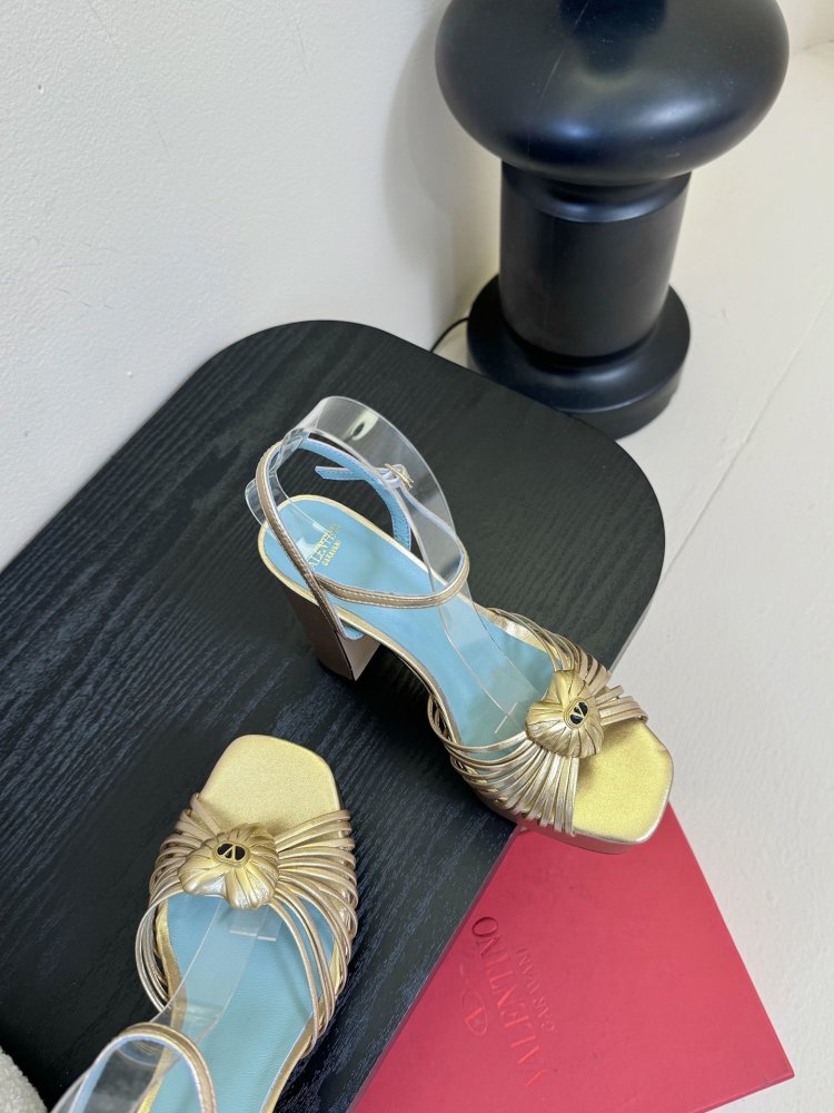 Босоніжки фото 4