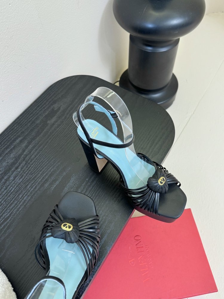 Босоніжки фото 4