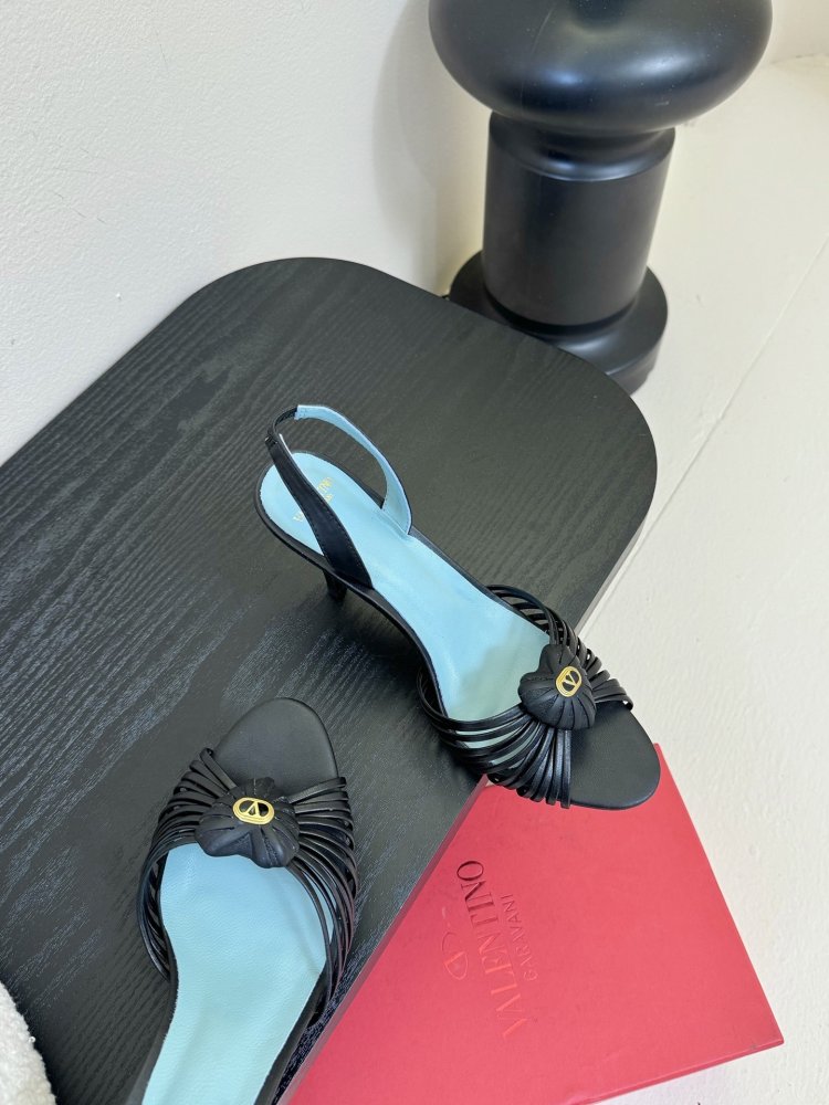 Босоніжки фото 4