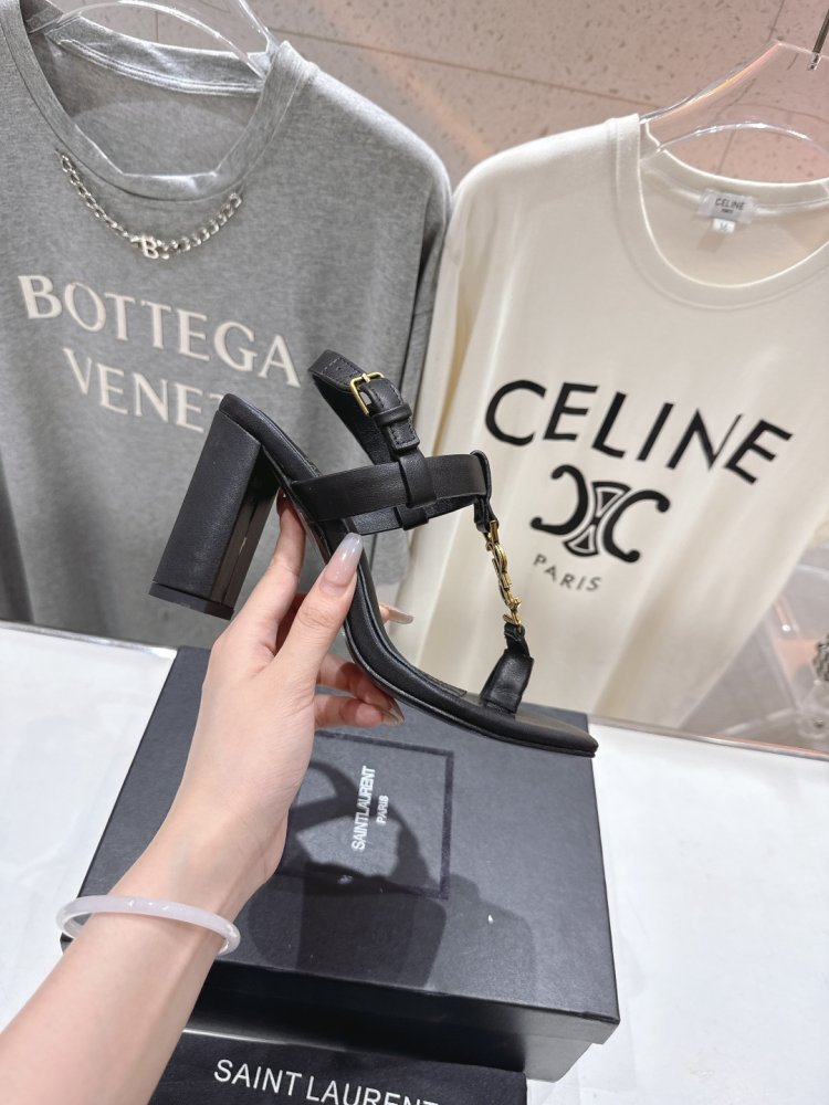 Босоніжки фото 4