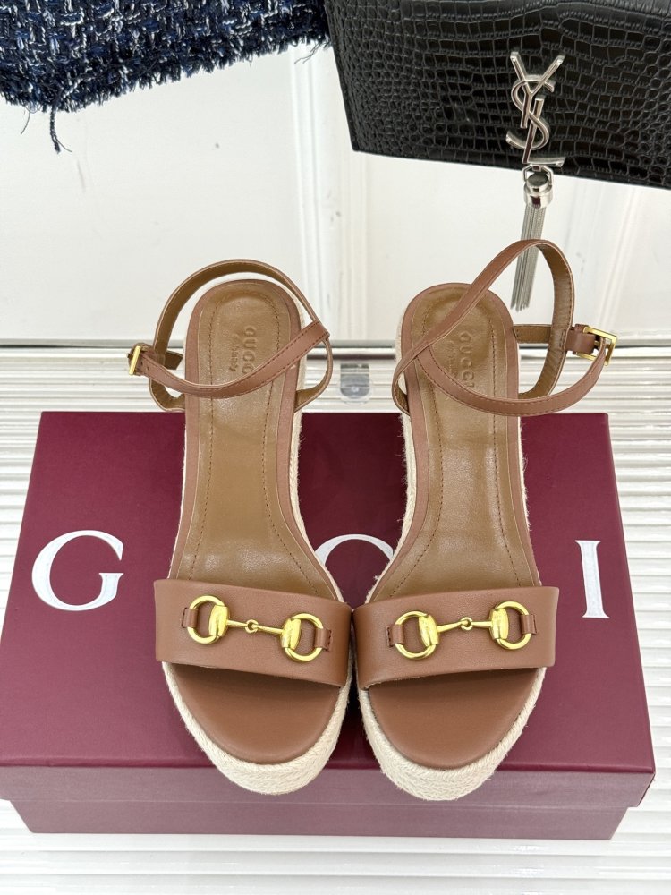 Босоножки фото 4