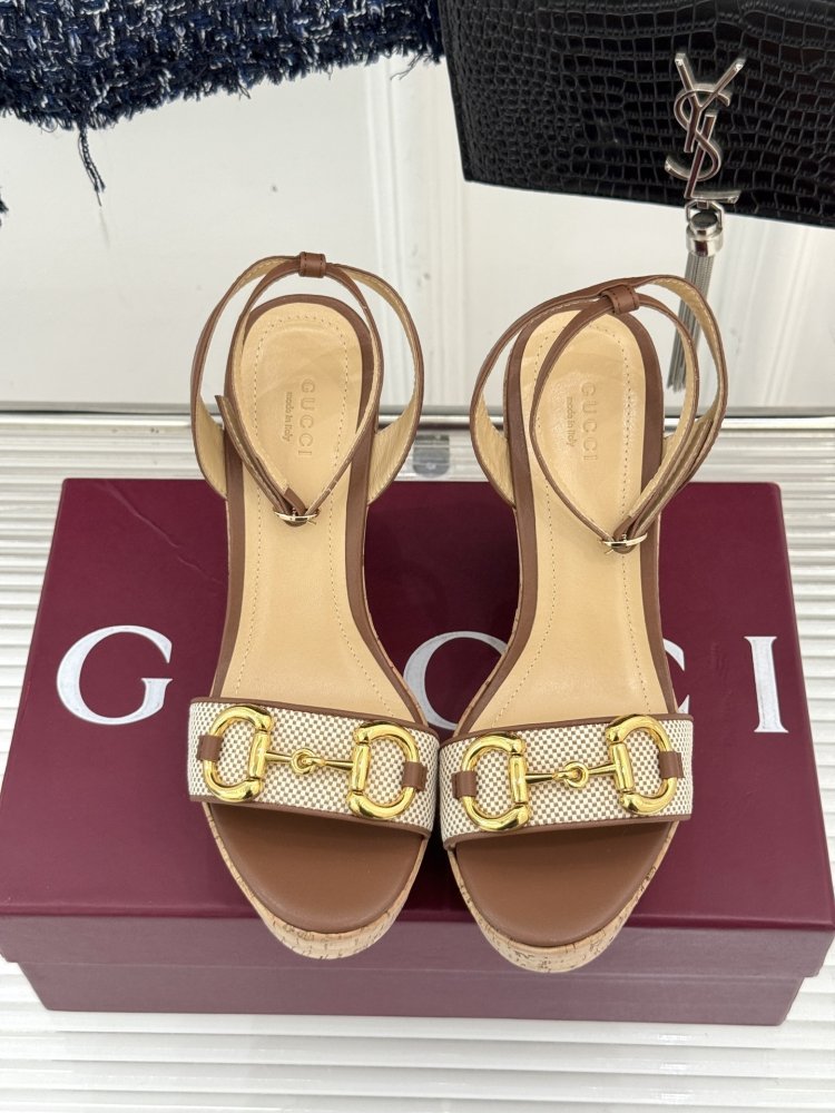 Босоножки фото 4