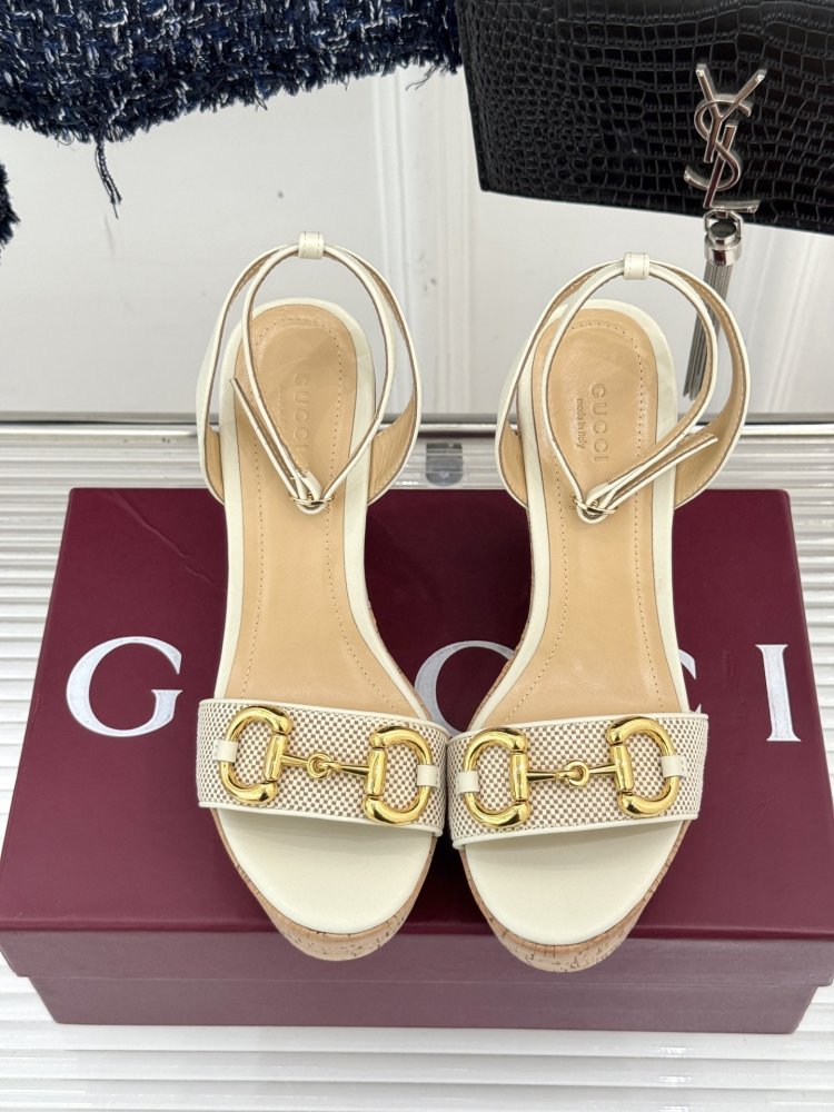 Босоножки фото 4