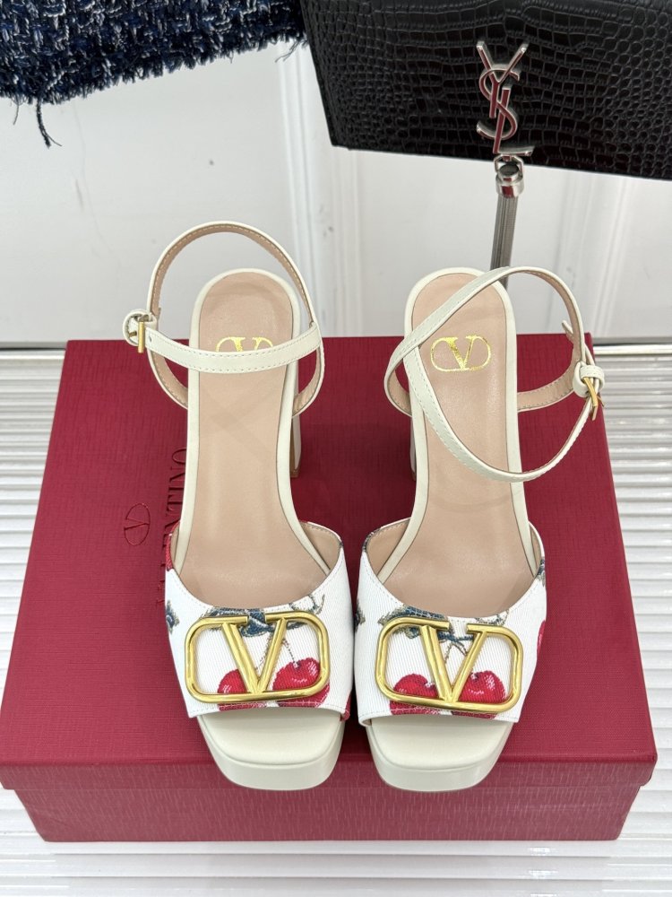 Босоножки фото 4