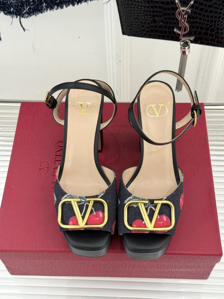 Босоножки фото 4