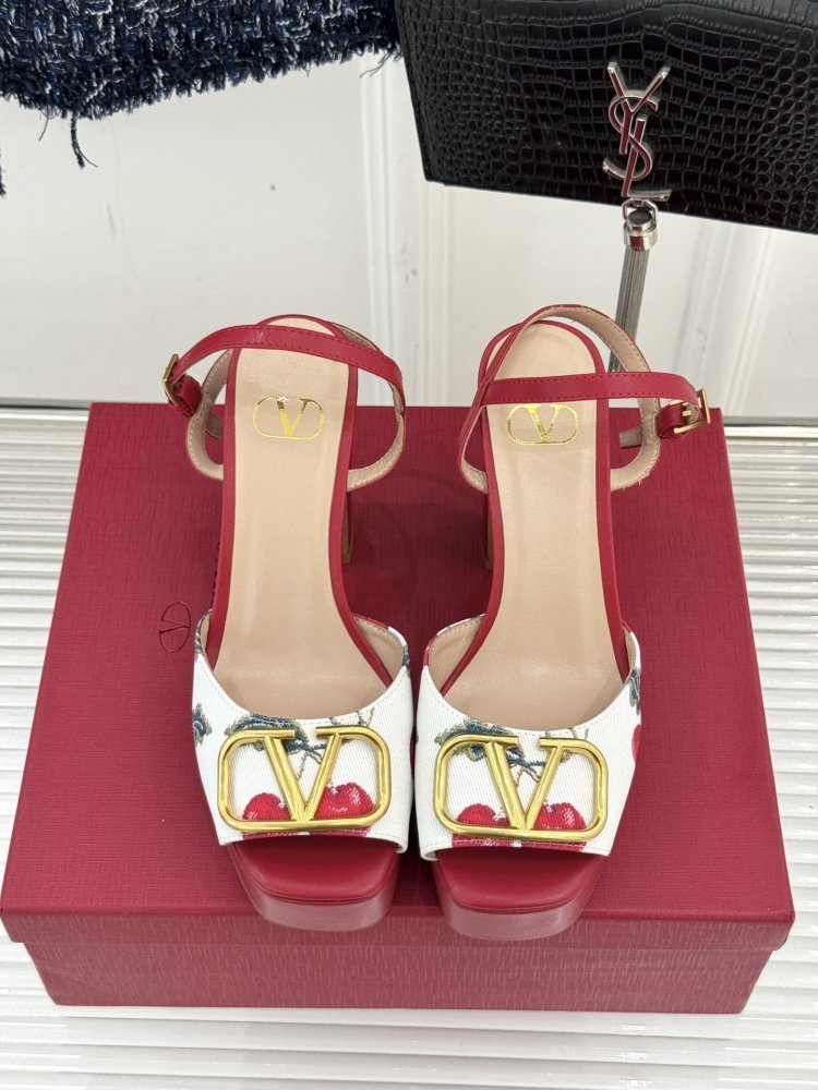 Босоножки фото 4