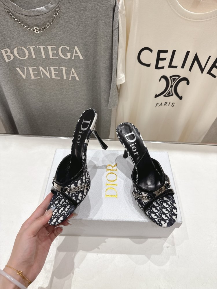 Босоножки фото 4