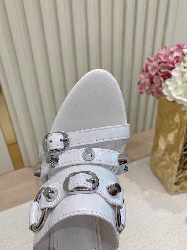 Босоножки фото 4