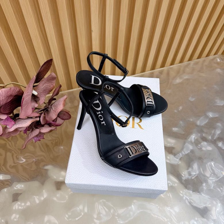 Босоножки фото 4