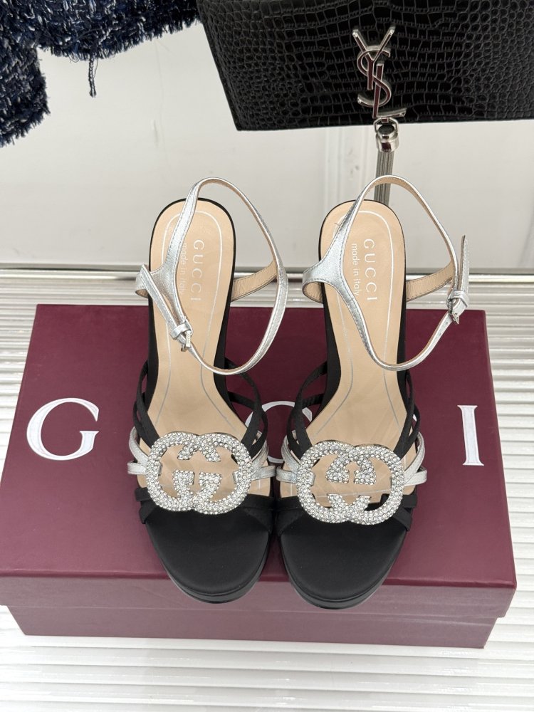 Босоножки фото 4