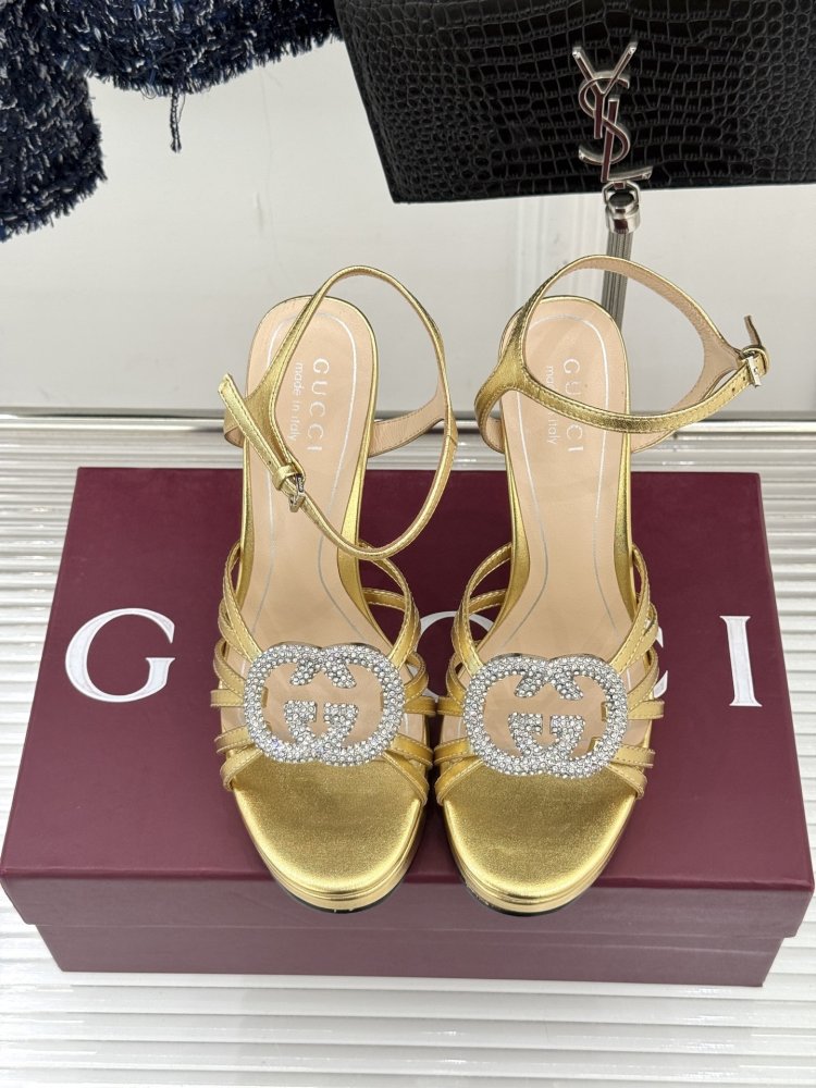 Босоножки фото 4