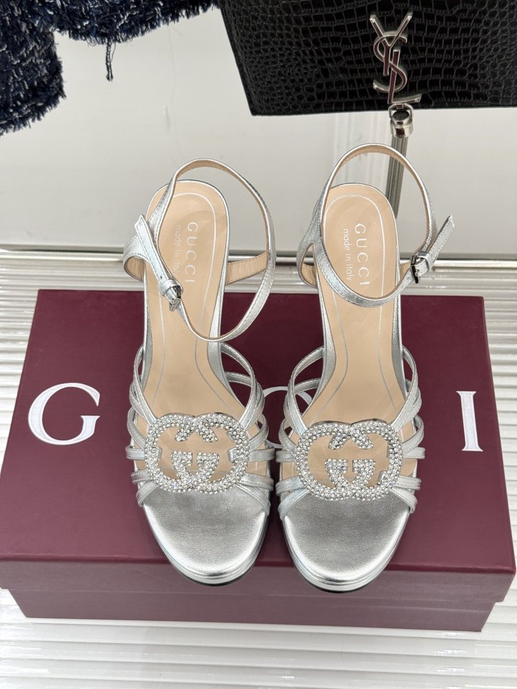 Босоножки фото 4