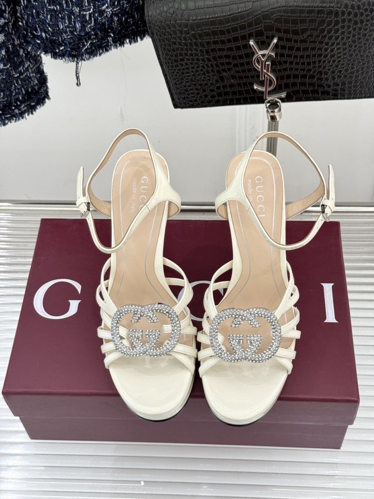 Босоножки фото 4