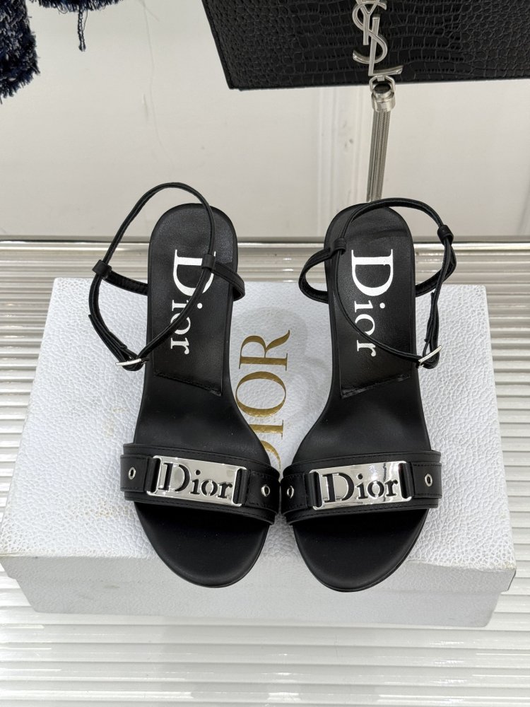 Босоножки фото 4