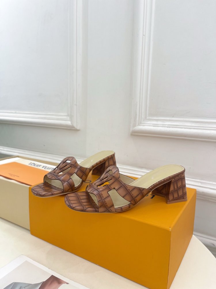 Босоножки фото 5