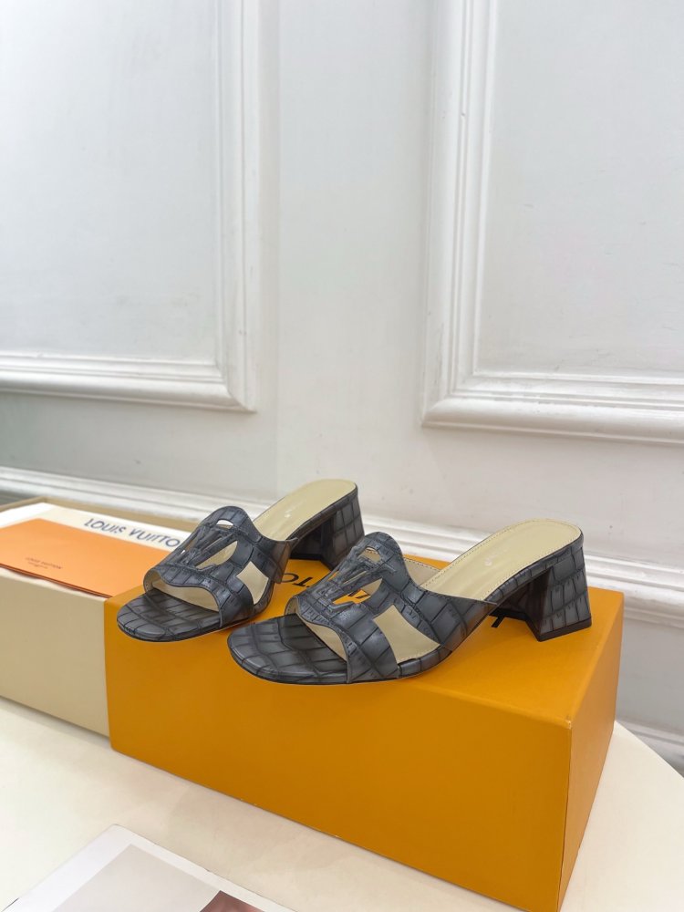 Босоножки фото 5