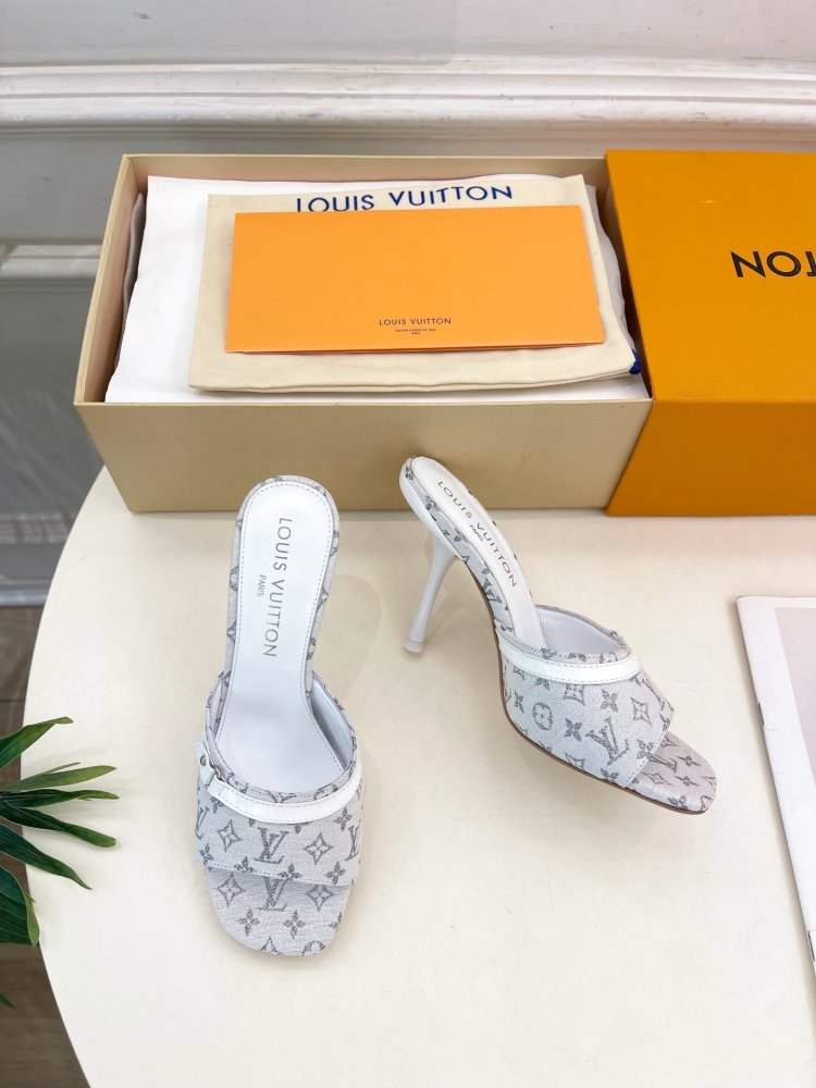 Босоножки фото 5