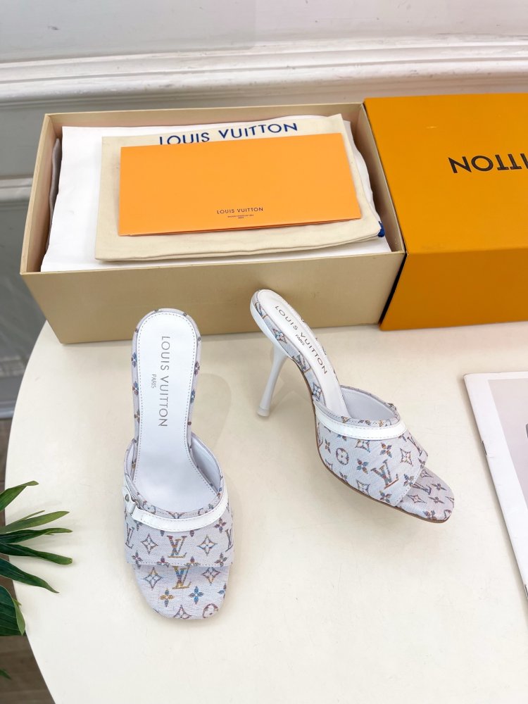 Босоножки фото 5