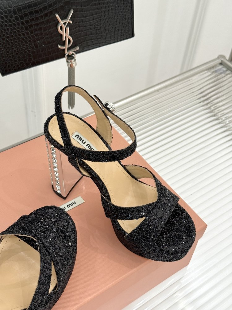 Босоножки фото 5