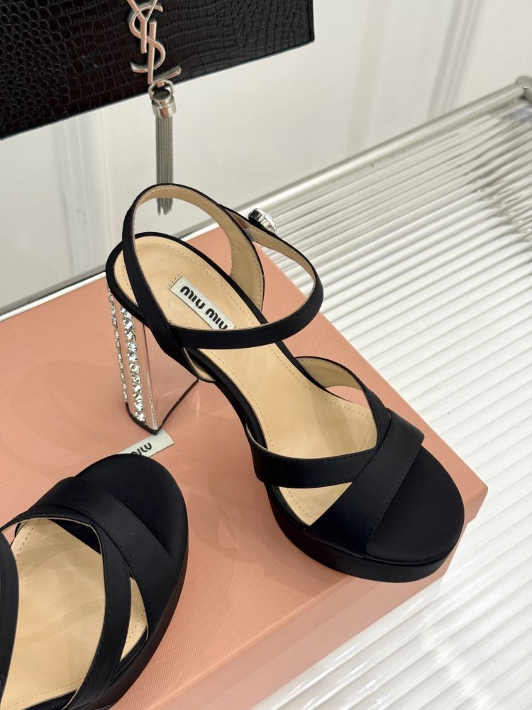 Босоножки фото 5