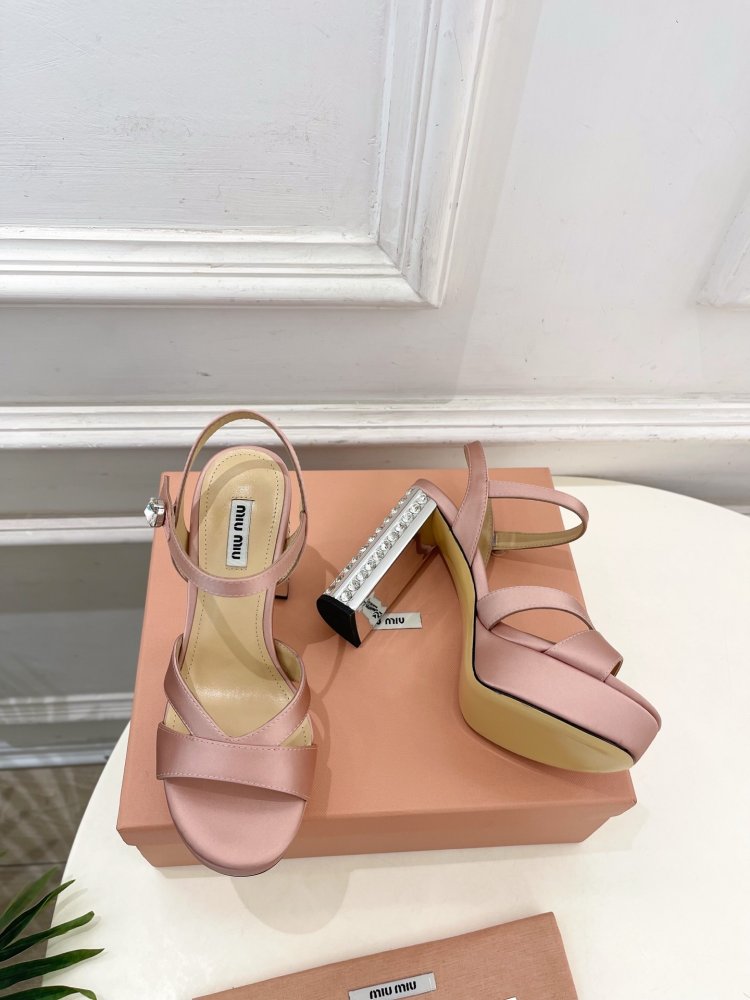 Босоножки фото 5