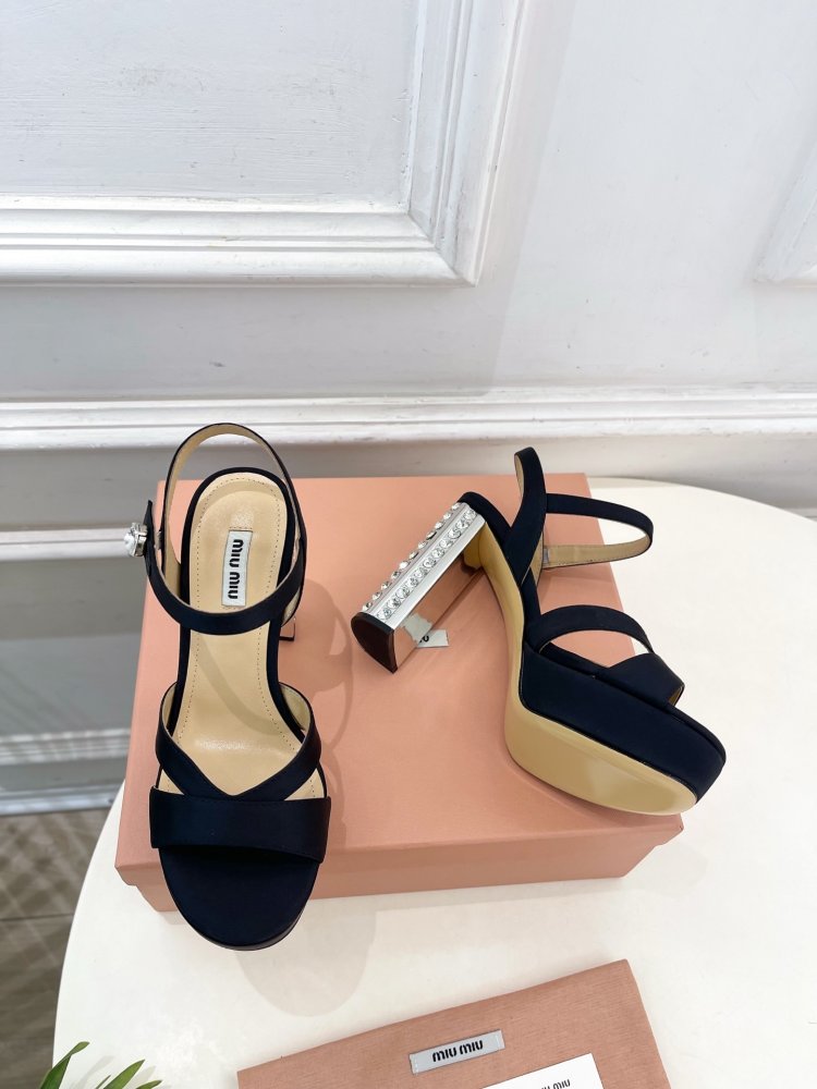 Босоножки фото 5