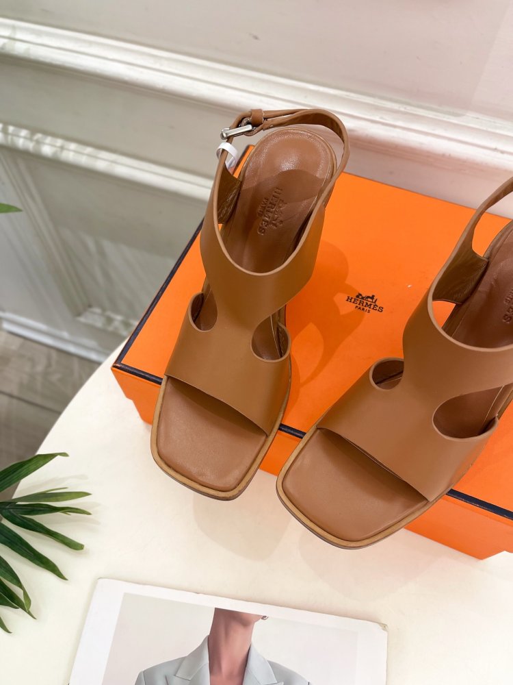 Босоножки фото 5