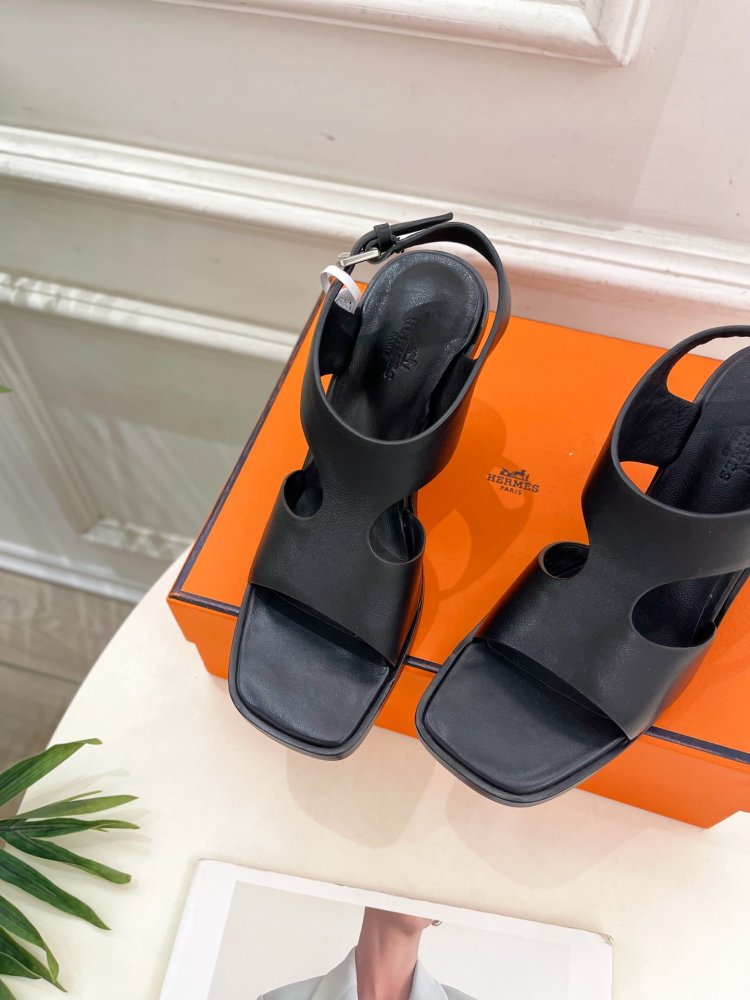 Босоножки фото 5