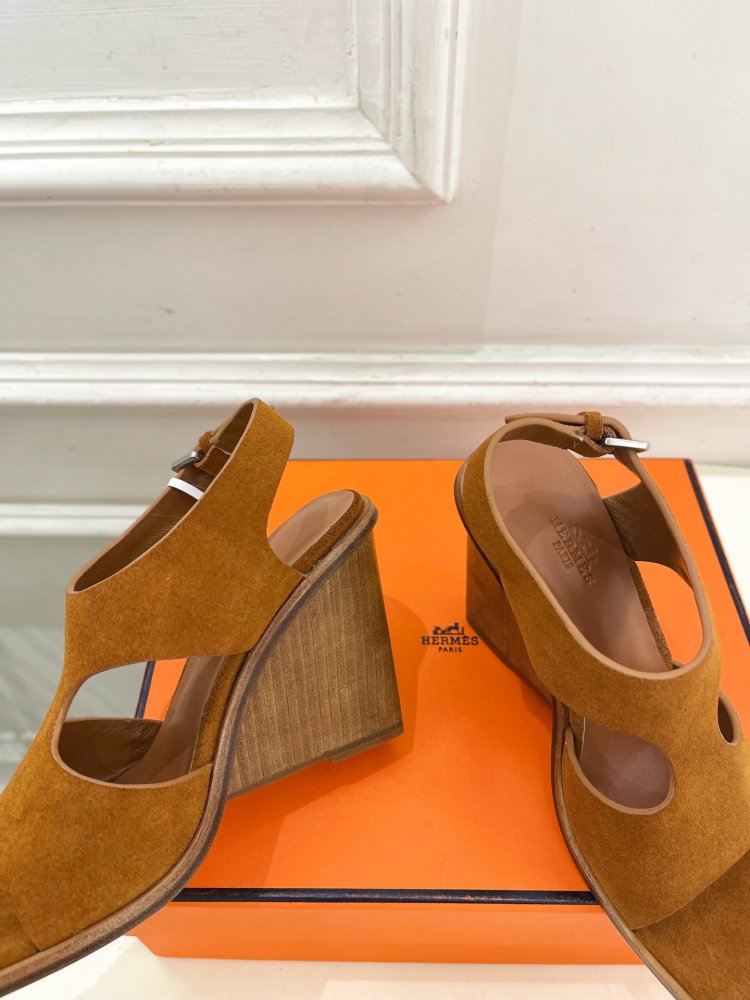 Босоножки фото 5