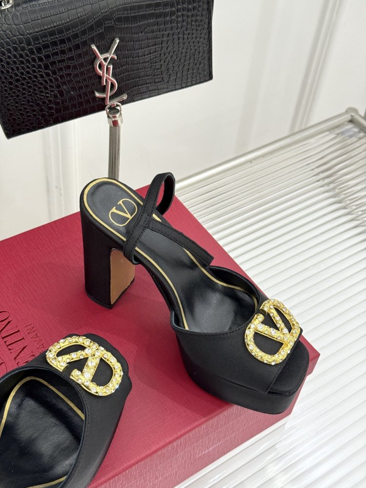 Босоножки фото 5