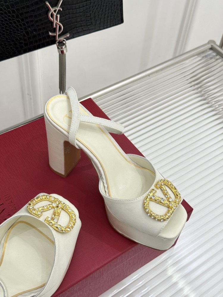 Босоножки фото 5