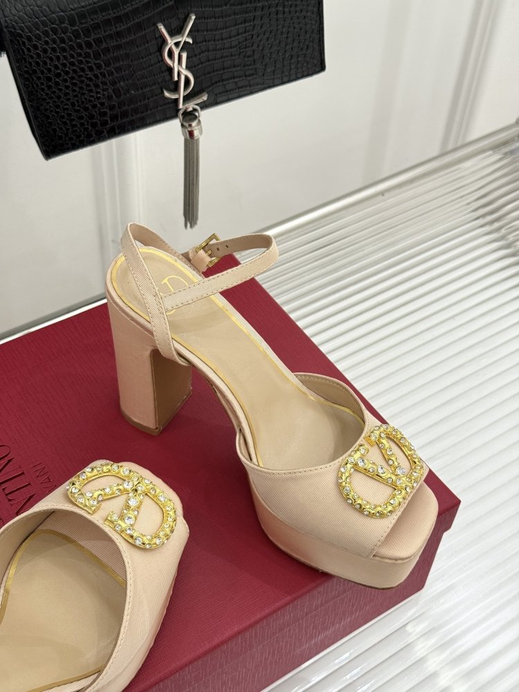 Босоножки фото 5