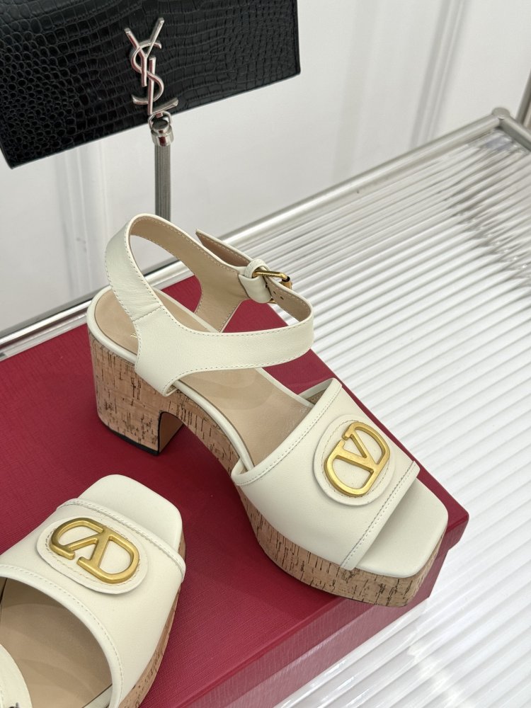 Босоножки фото 5