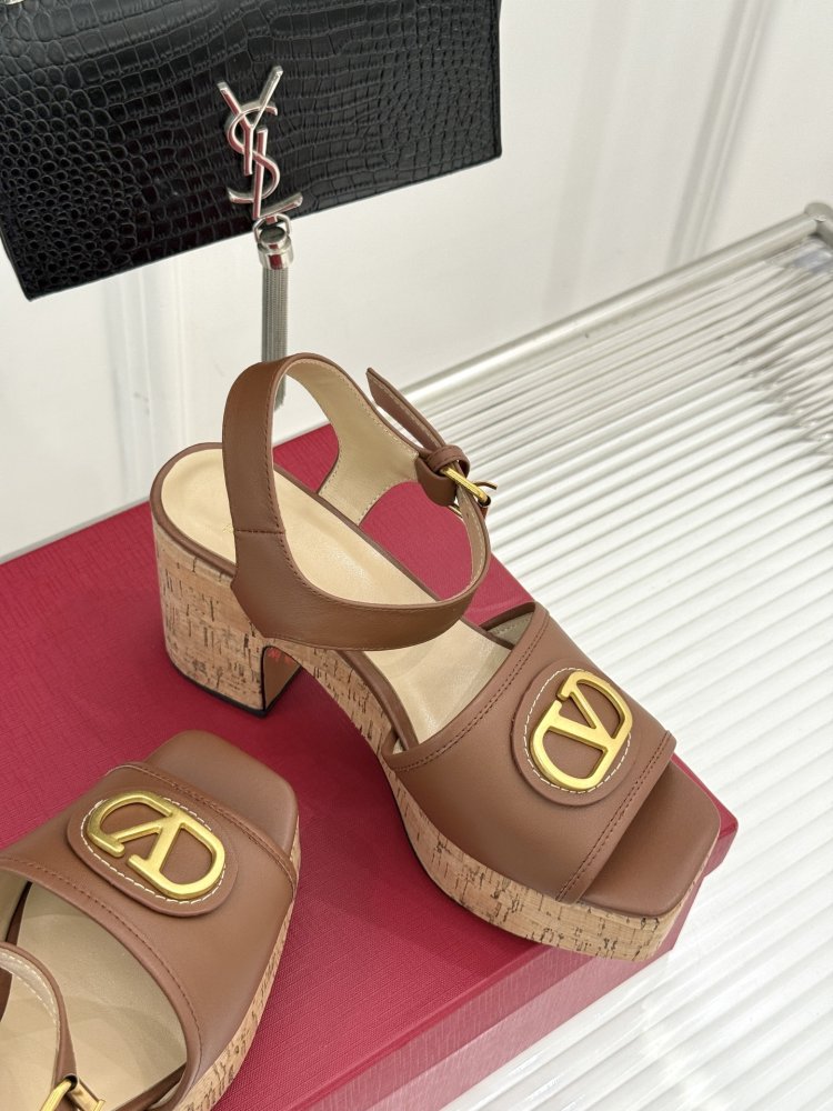 Босоножки фото 5