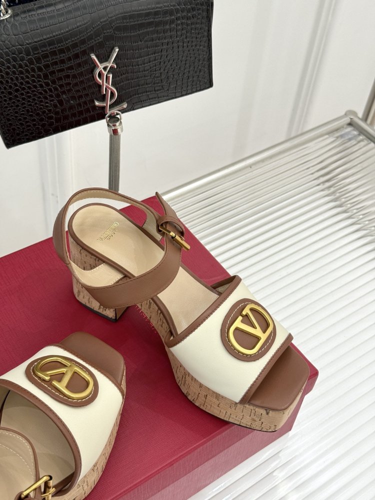 Босоножки фото 5