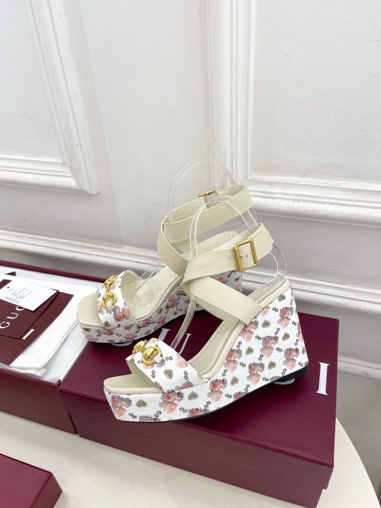 Босоножки фото 5