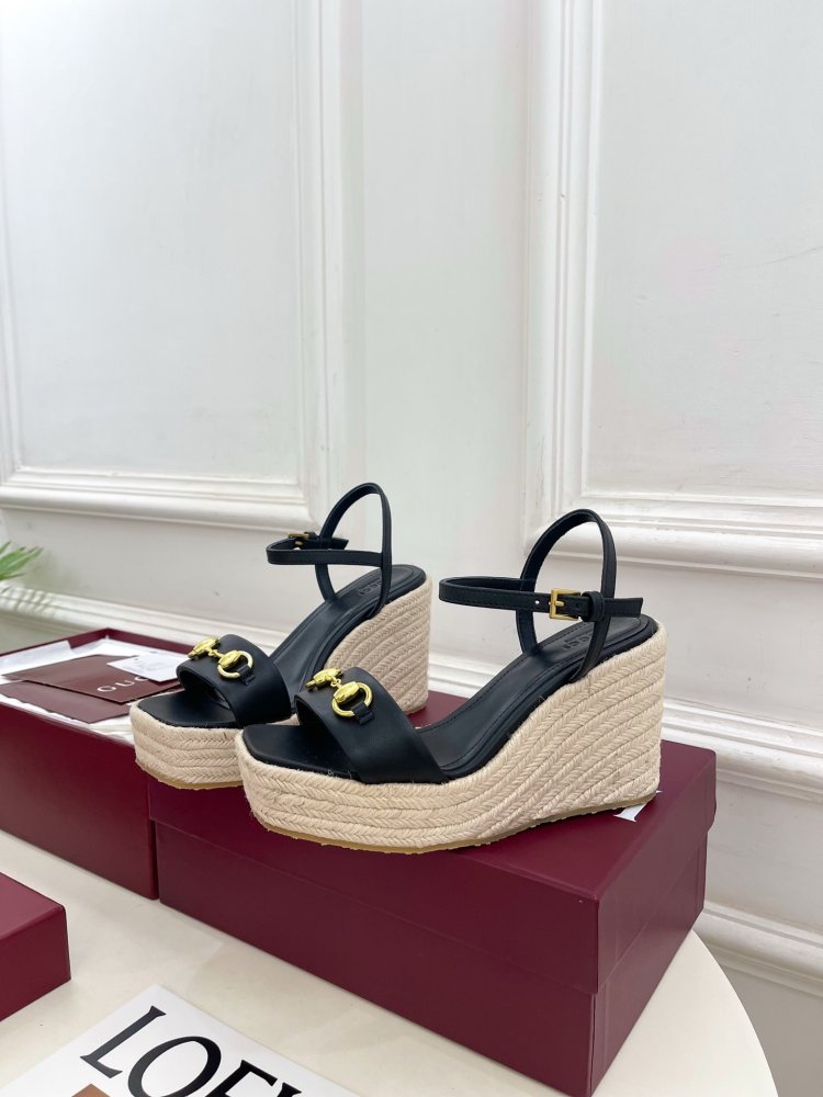 Босоножки фото 5