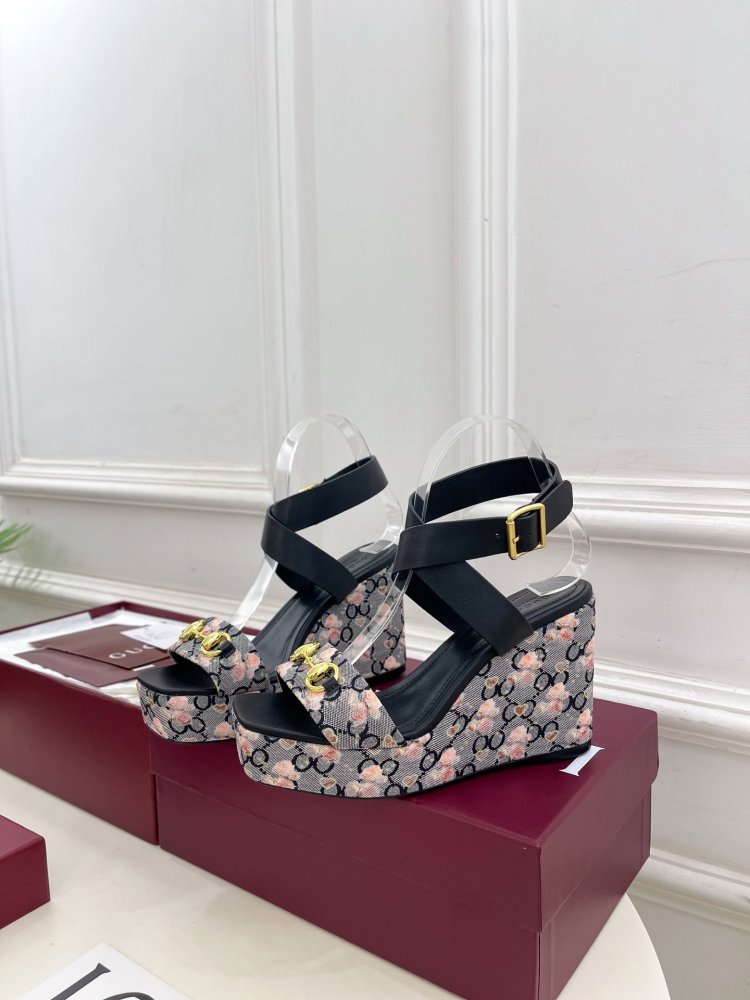 Босоножки фото 5