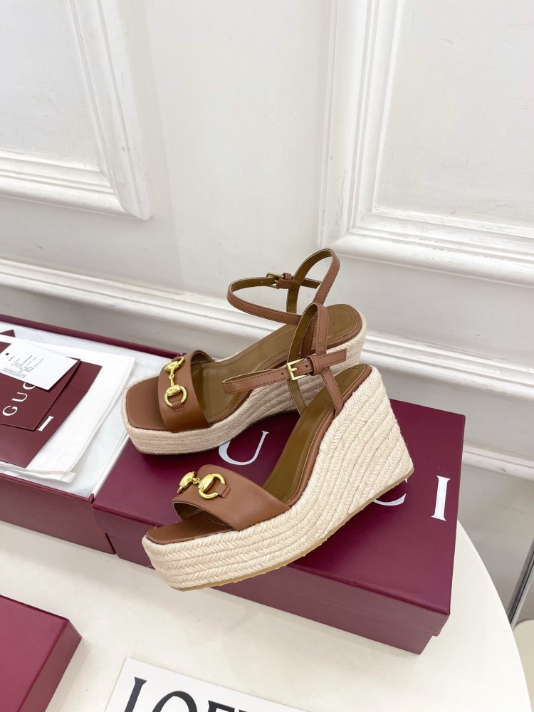 Босоножки фото 5