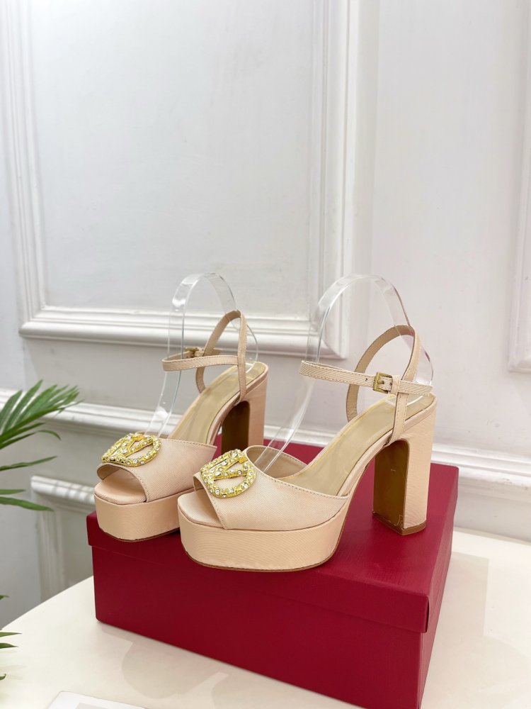 Босоножки фото 5