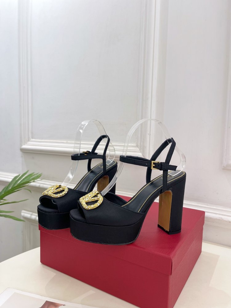 Босоножки фото 5