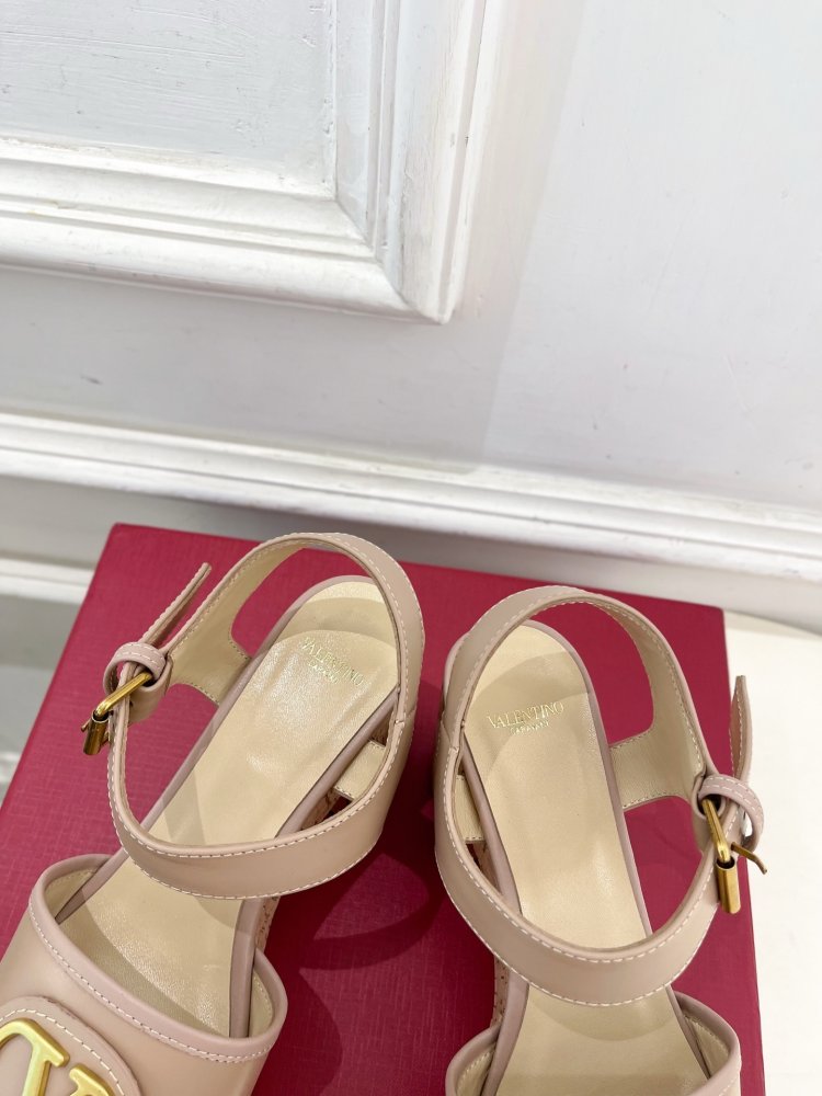 Босоножки фото 5