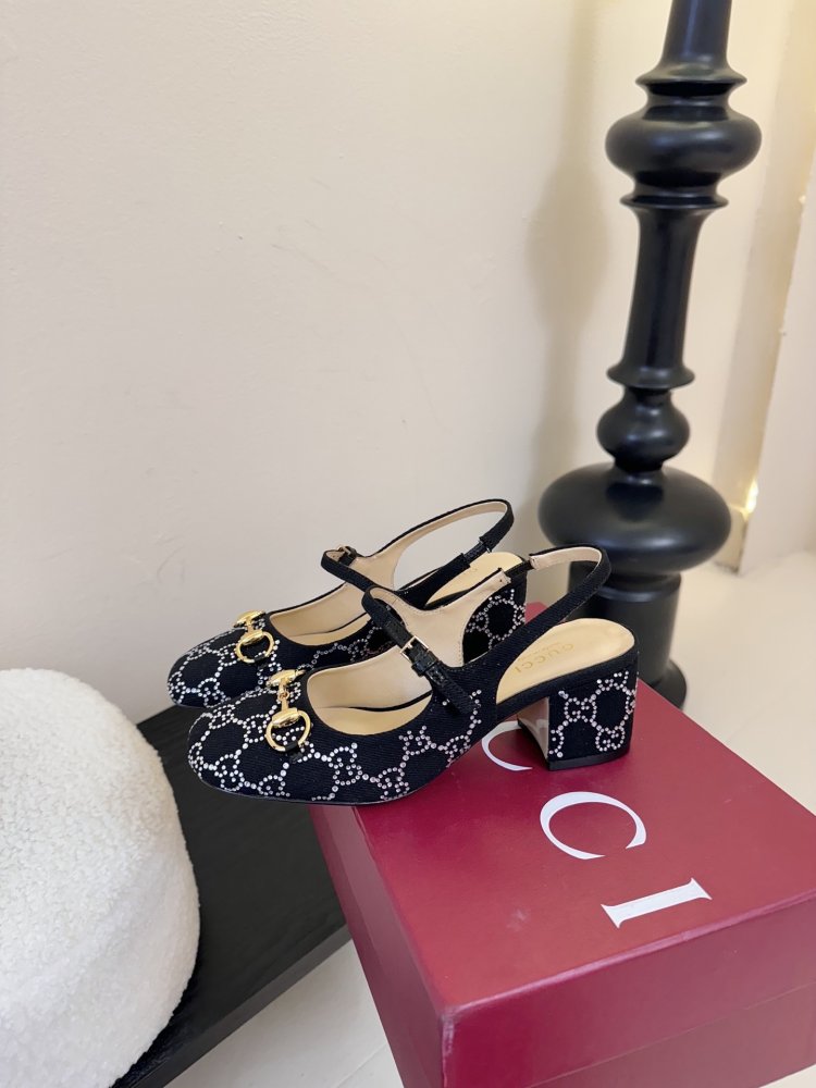 Босоножки фото 5