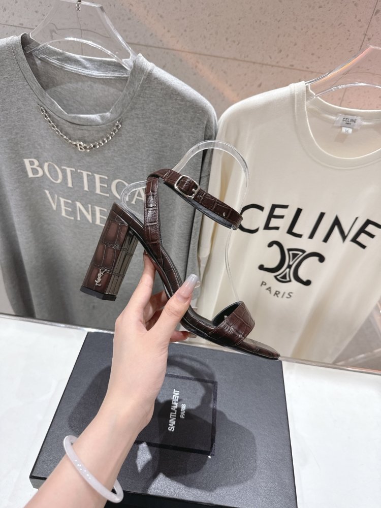 Босоніжки фото 5