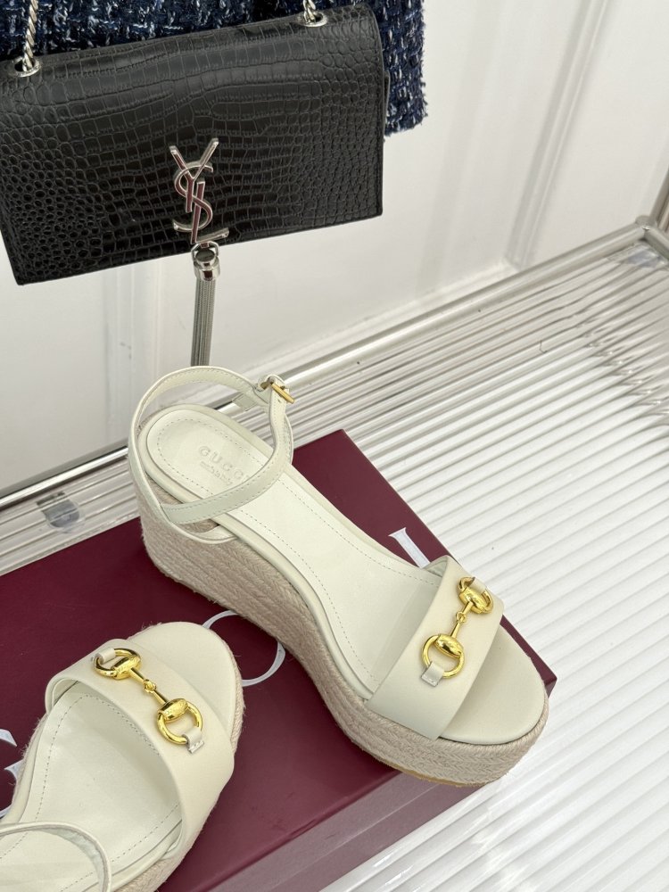 Босоножки фото 5