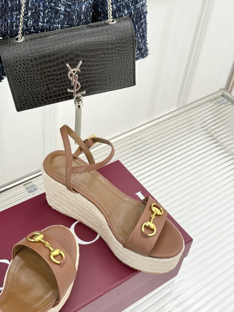 Босоножки фото 5