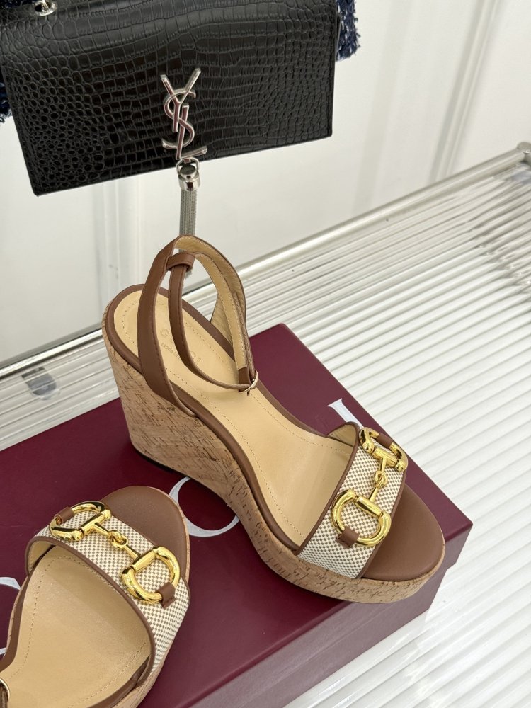 Босоножки фото 5