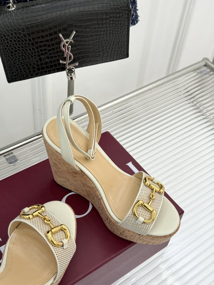 Босоножки фото 5