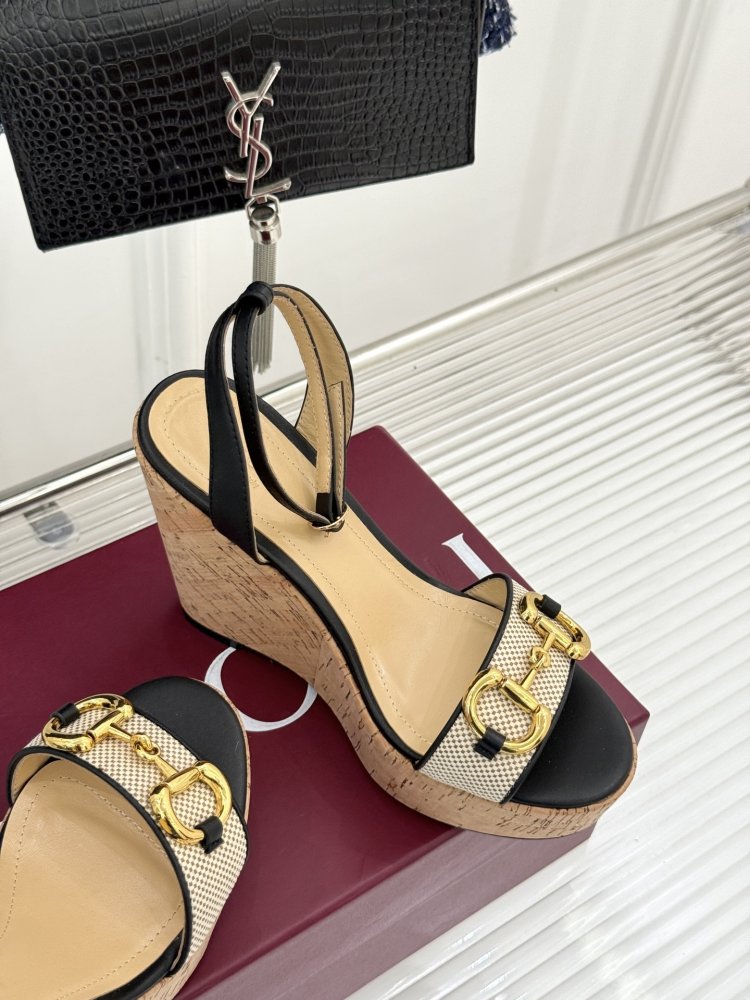 Босоножки фото 5