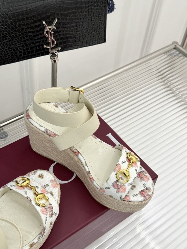 Босоножки фото 5